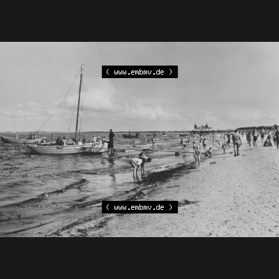 Alte Ansichtskarte der DDR Ahlbeck auf Usedom 1966, Fischerboote mit Urlaubern zu DDR-Zeiten am Strand. Digitales Bildmaterial von Ansichtskarten aus der DDR, der Deutschen Demokratischen... Sammlung