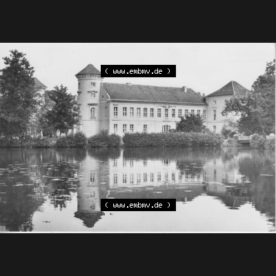 Ansichtskarte Planet-Verlag Berlin Sammlung der DDR in s/w - Schwarzweiß der 1970er Jahre, 1977, Schloss Rheinsberg, Diabetiker-Sanatorium Helmut Lehmann. Digitales Bildmaterial... Sammlung