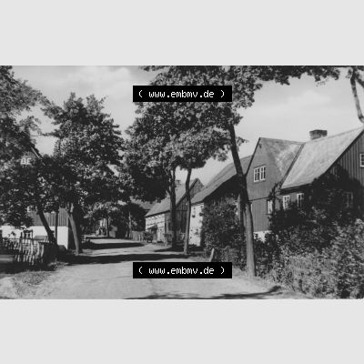 Ansichtskarte Erhard Neubert KG - Karl-Marx-Stadt in der DDR Sammlung 1963, Unbekannter Ort mit Straße und Wohnhäusern, Einbildkarte. Digitales Bildmaterial von Ansichtskarten... Sammlung