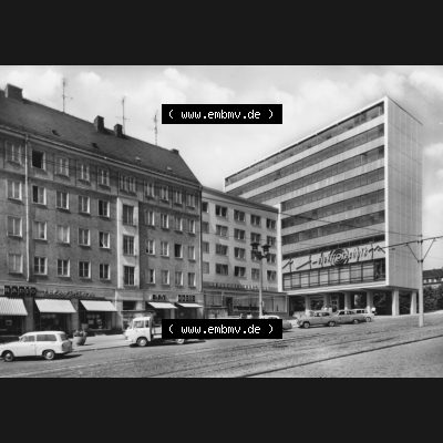 Dick-Foto-Verlag Erlbach I.V. aus Sammlung Plauen im Vogtland - Bahnhofstraße. Das Digital JPG-Bild der Ansichtskarte aus Plauen im Vogtland kann günstig für die eigene... Sammlung