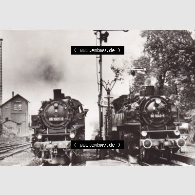 DDR Dampflokomotive aus Deutschland Baureihe 86, Zwei Lokomotiven beim Wassernehmen in Oelnitz (1) Sammlung