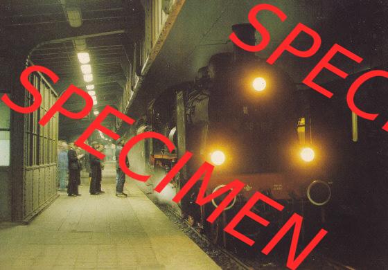DDR Dampflokomotive aus Deutschland Museumslokomotive 38 1182 am Bahnhof bei Nacht (1) Sammlung