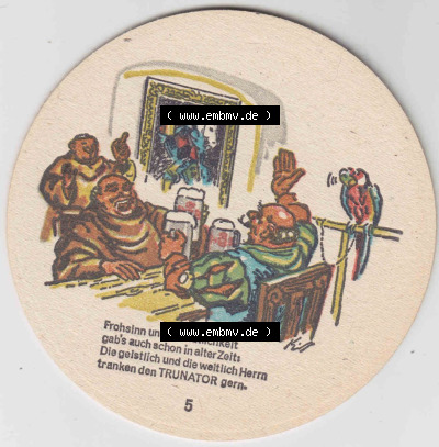 Bierdeckel Hofbräuhaus Traunstein, braut fürstliche Biere, 5 Frohsinn und Gemüdlichkeit gabs auch schon in alter Zeit (3).... Sammlung