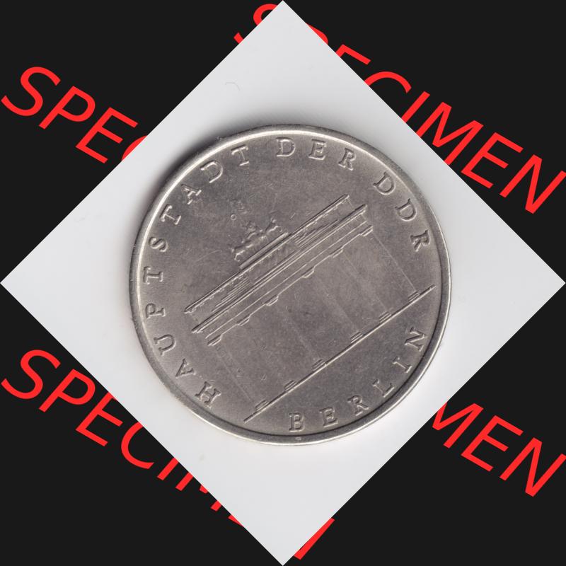 1971, 5 Mark Gedenkmünze Berlin, Brandenburger Tor, Münzen-Vorderseite mit dem Motiv der Münze auf einen Digitalen Bild, der Münze aus Deutschland der DDR,... Sammlung
