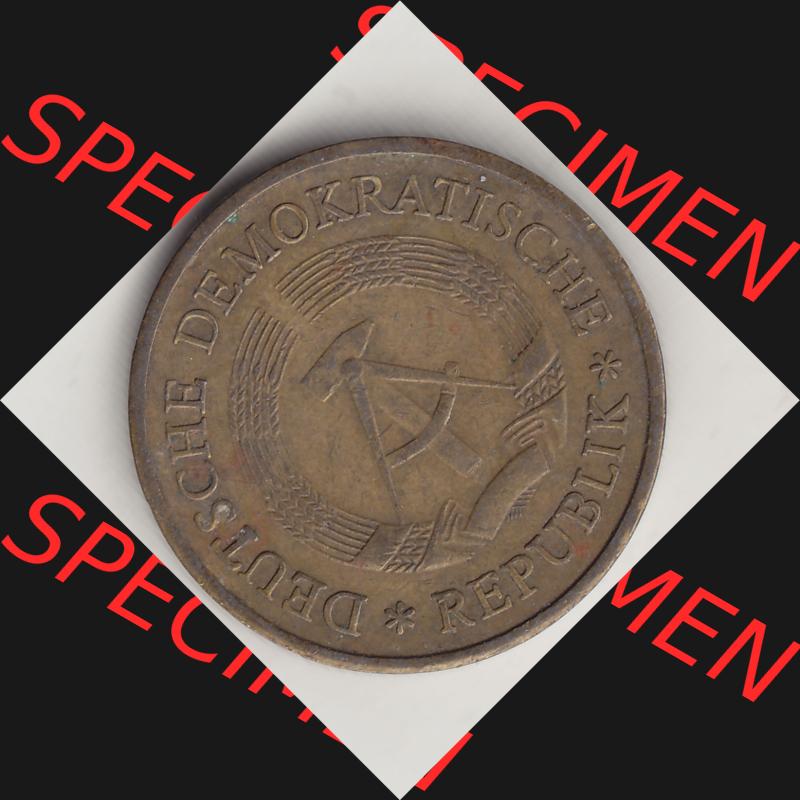 DDR Münze 1969-1990 Umlaufmünze / Kursmünze 1969-1990, 20 Pfennig 1971-2, DDR-Telefonmünze. Vorderseite der 20 Pfennig Münzen der DDR, die schweren... Sammlung