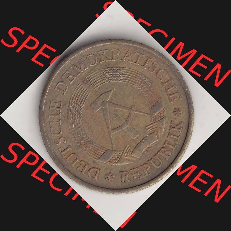 DDR Münze 1969-1990 Umlaufmünze / Kursmünze 1969-1990, 20 Pfennig 1971-1, DDR-Telefonmünze. Vorderseite der 20 Pfennig Münzen der DDR, die schweren... Sammlung