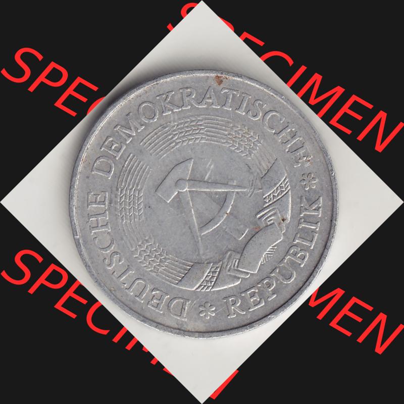 DDR Münze 1956-1990 Umlaufmünze / Kursmünze 1972-1990, A 1 Mark 1977-3. Vorderseite der 1-Mark Münzen der DDR. Hier im online Katalog befinden sich 1 Mark-Stücke,... Sammlung