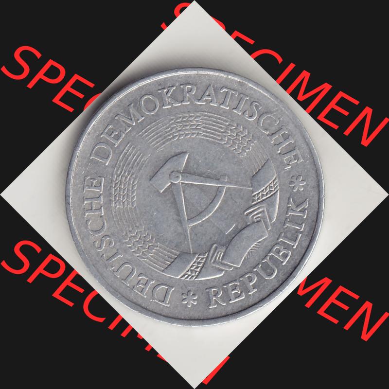 DDR Münze 1956-1990 Umlaufmünze / Kursmünze 1972-1990, A 1 Mark 1977-5. Vorderseite der 1-Mark Münzen der DDR. Hier im online Katalog befinden sich 1 Mark-Stücke,... Sammlung