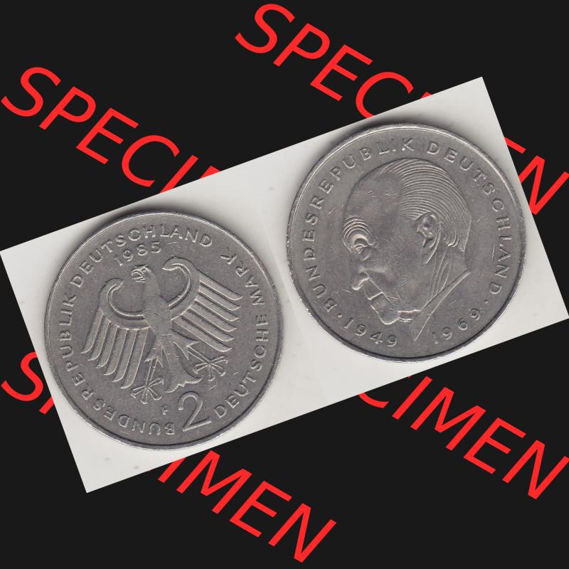 BRD Münzen 2 DM, Gedenkmünze 1969-1987, 2 DM, Deutsche Mark Konrad Adenauer 1985 F-1. VS-RS auf einen Bild / Foto einer 2 DM, 2 Deutsche Mark F Gedenkmünze,... Sammlung