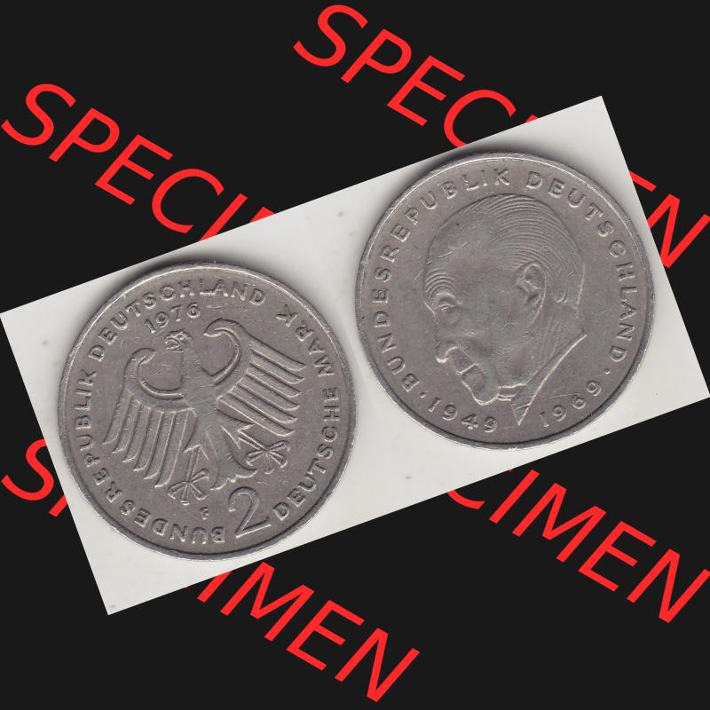BRD Münzen 2 DM, Gedenkmünze 1969-1987, 2 DM, Deutsche Mark Konrad Adenauer 1976 F-1. VS-RS auf einen Bild / Foto einer 2 DM, 2 Deutsche Mark F Gedenkmünze,... Sammlung