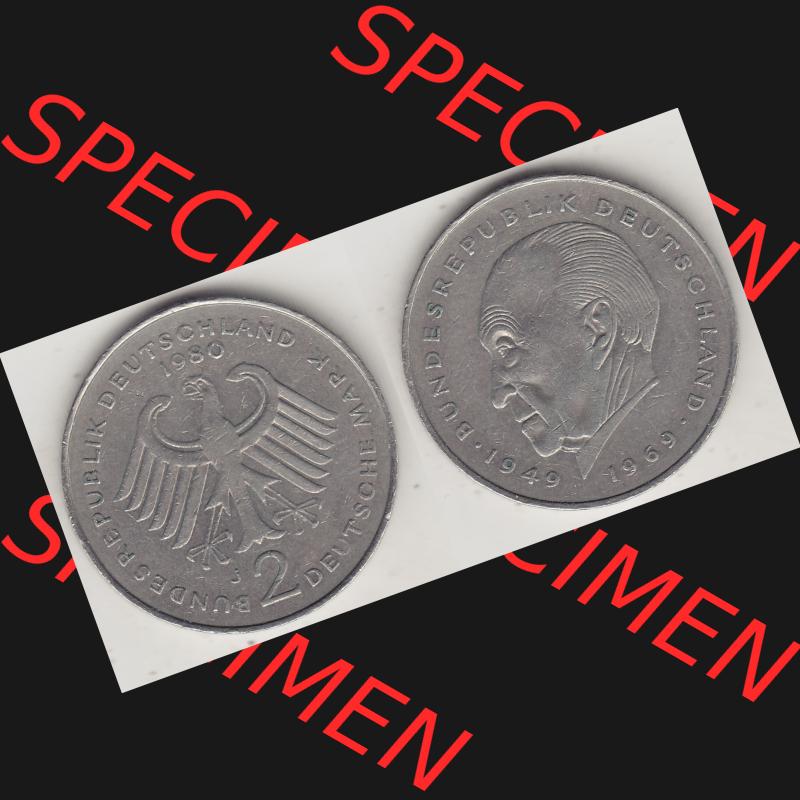 BRD Münzen 2 DM, Gedenkmünze 1969-1987, 2 DM, Deutsche Mark Konrad Adenauer 1980 J-1. VS-RS auf einen Bild / Foto einer 2 DM, 2 Deutsche Mark J Gedenkmünze,... Sammlung