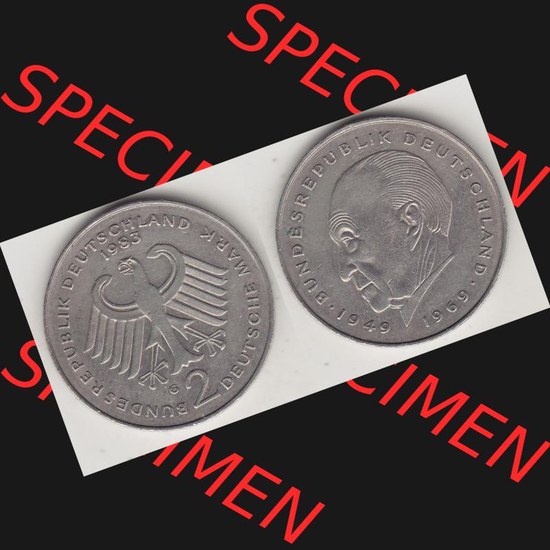 BRD Münzen 2 DM, Gedenkmünze 1969-1987, 2 DM, Deutsche Mark Konrad Adenauer 1983 G-1. VS-RS auf einen Bild / Foto einer 2 DM, 2 Deutsche Mark G Gedenkmünze,... Sammlung