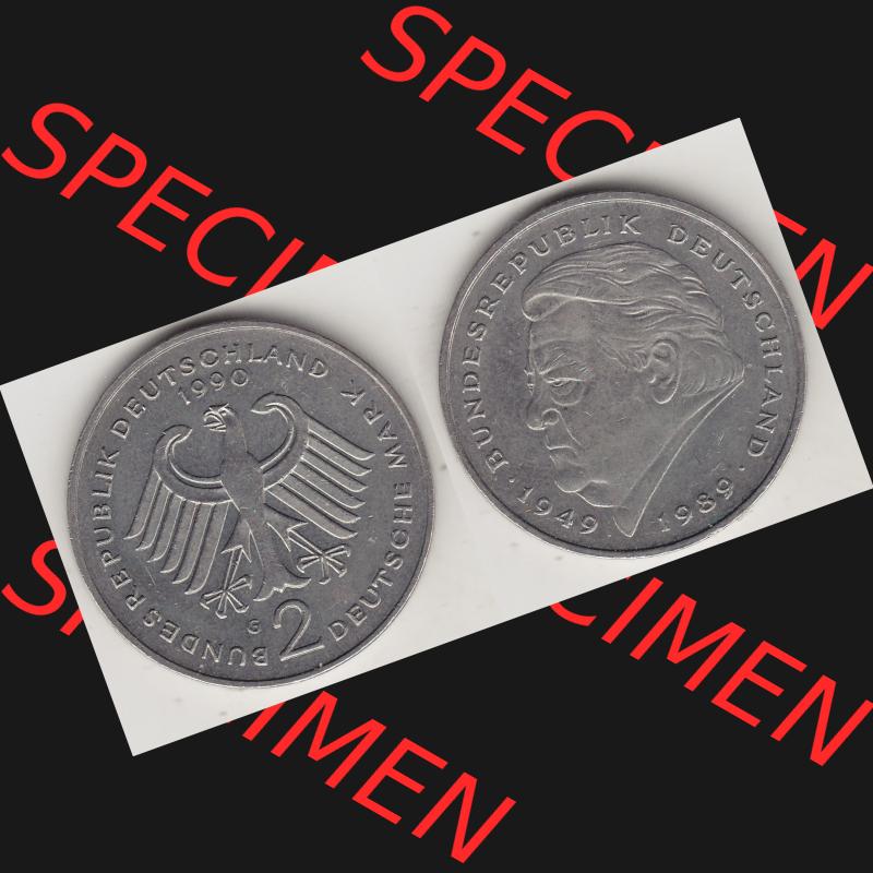 BRD Münzen 2 DM, Gedenkmünze 1990-2001, 2 DM, Deutsche Mark Franz Josef Strauß 1990 G-1. VS-RS auf einen Bild / Foto einer 2 DM, 2 Deutsche Mark G Gedenkmünze,... Sammlung