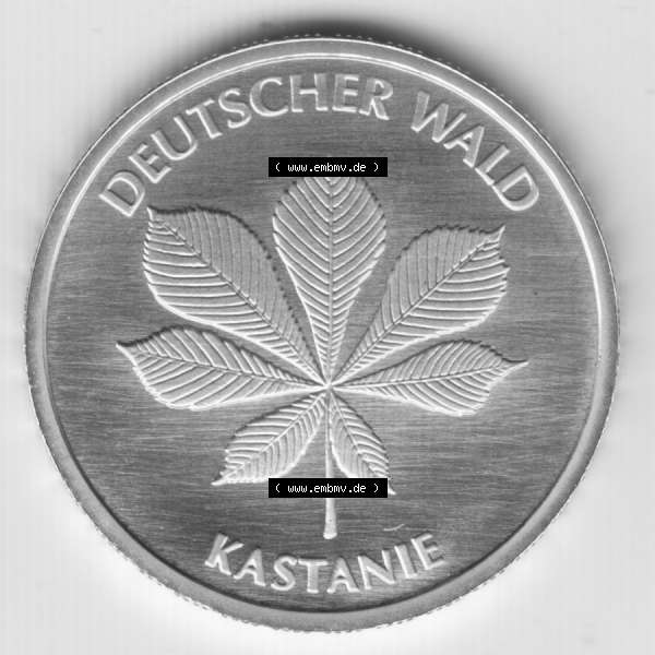 Grau bzw. s/w Goldmünzen 20 Euro 20 Euro Goldmünze 2014 Kastanie Vorderseite zum herunterladen als Bildmaterial für ihre Sammlung der 20 Euro Goldmünzen aus Deutschland Sammlung Graustufen
