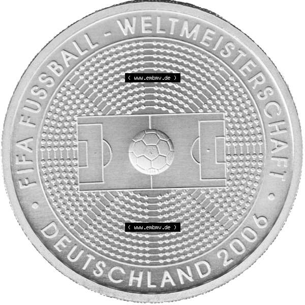 Grau bzw. s/w Deutschland 100 Euro Goldmünze 2005, Fußball WM 2006 in Deutschland. Vorderseite der 100 Euro Goldmünze aus Deutschland der BRD. Hier auf EMBMV befindet sich ein online... Sammlung Graustufen