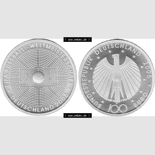 Grau bzw. s/w Deutschland 100 Euro Goldmünze 2005, Fußball WM 2006 in Deutschland. Vorderseite und Rückseite der 100 Euro Goldmünze aus Deutschland der BRD auf einen Bild zum katalogisieren.... Sammlung Graustufen