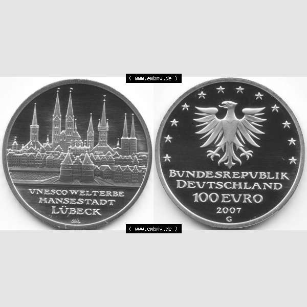 Grau bzw. s/w Deutschland 100 Euro Goldmünze 2007, UNESCO Hansestadt Lübeck. Vorderseite und Rückseite der 100 Euro Goldmünze aus Deutschland der BRD auf einen Bild zum katalogisieren.... Sammlung Graustufen