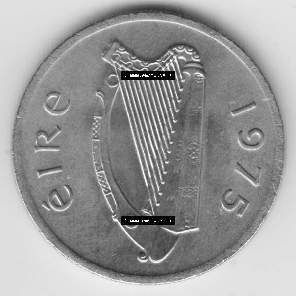 Grau bzw. s/w Münzen Irland Umlaufmünze 1976, 5 Pence. Rückseite der alten irischen Umlaufmünze aus Irland in Irische Pfund-Währung zum katalogisieren und verwalten im Münzen-Katalog... Sammlung Graustufen