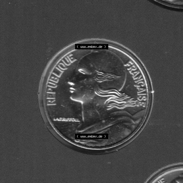 Grau bzw. s/w Münze Frankreich 2000, 10 Centimes. Rückseite der alten französischen Umlaufmünze 10 Cmes - Centimes - Cent aus Frankreich in der Francs-Währung zum katalogisieren... Sammlung Graustufen