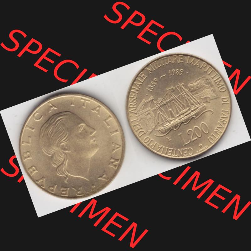 Münzen Italien Gedenkmünze 1989-1989, 200 Lire Marinebasis Tarent. Vorderseite und Rückseite horizontal auf einen digitalen Bild der alten italienischen Münze aus Italien... Sammlung