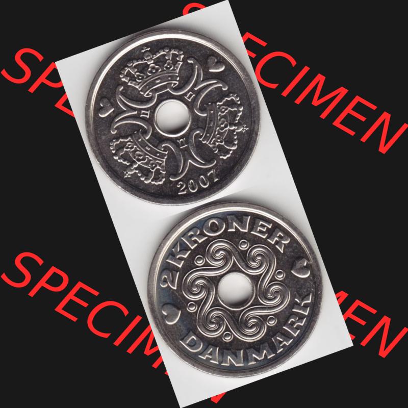 Münzen Dänemark Umlaufmünze 2007, 2 Kroner, Kronen. Vorderseite und Rückseite vertikal auf einen digitalen Bild der alten dänischen Umlaufmünze aus Dänemark... Sammlung