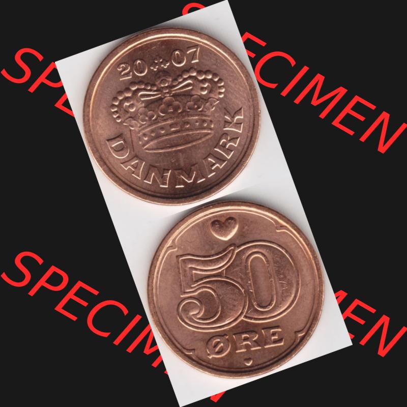 Münzen Dänemark Umlaufmünze 2007 50 Öre. Vorderseite und Rückseite vertikal auf einen digitalen Bild der alten dänischen Umlaufmünze aus Dänemark zum katalogisieren... Sammlung
