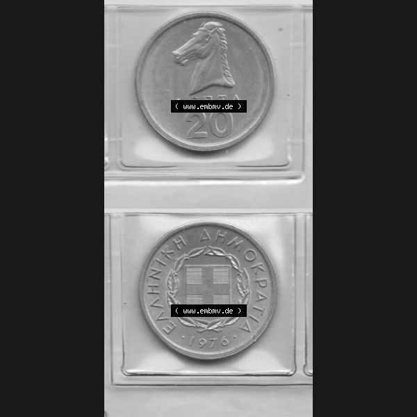 Grau bzw. s/w Münzen Griechenland Umlaufmünze 1976, 20 Lepta. Vorderseite und Rückseite vertikal auf einen digitalen Bild der alten griechischen Umlaufmünze aus Griechenland in der Drachmen-Währung... Sammlung Graustufen