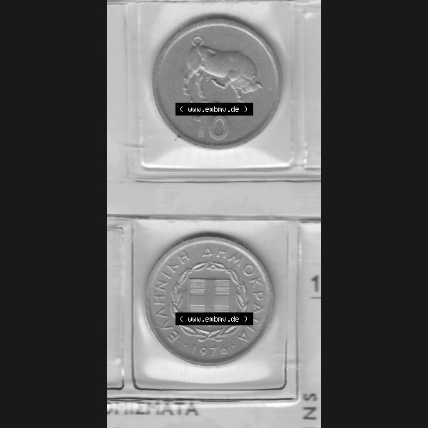 Grau bzw. s/w Münzen Griechenland Umlaufmünze 1976, 10 Lepta. Vorderseite und Rückseite vertikal auf einen digitalen Bild der alten griechischen Umlaufmünze aus Griechenland in der Drachmen-Währung... Sammlung Graustufen
