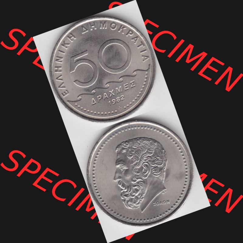 Münzen Griechenland Umlaufmünze 1982, 50 Apaxmee, Drachmen. Vorderseite und Rückseite vertikal auf einen digitalen Bild der alten griechischen Umlaufmünze aus Griechenland... Sammlung
