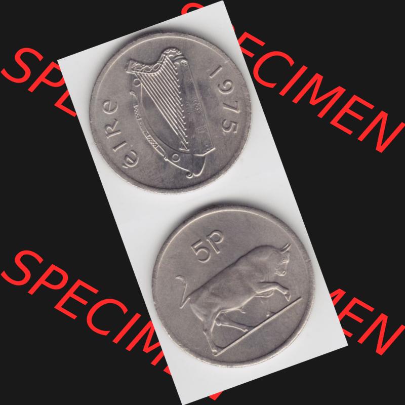 Münzen Irland Umlaufmünze 1976, 5 Pence 1976. Vorderseite und Rückseite vertikal untereinander auf einen digitalen Bild der alten irischen Umlaufmünze aus Irland in Irische... Sammlung