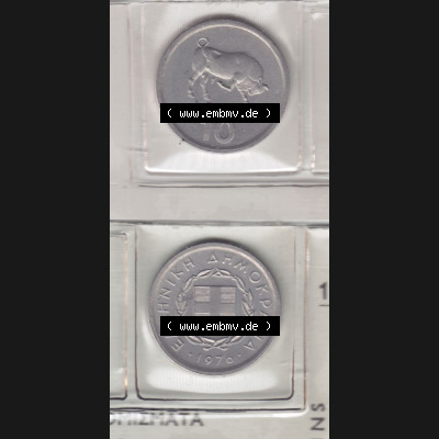 Münzen Griechenland Umlaufmünze 1976, 10 Lepta. Vorderseite und Rückseite vertikal auf einen digitalen Bild der alten griechischen Umlaufmünze aus Griechenland in der Drachmen-Währung... Sammlung