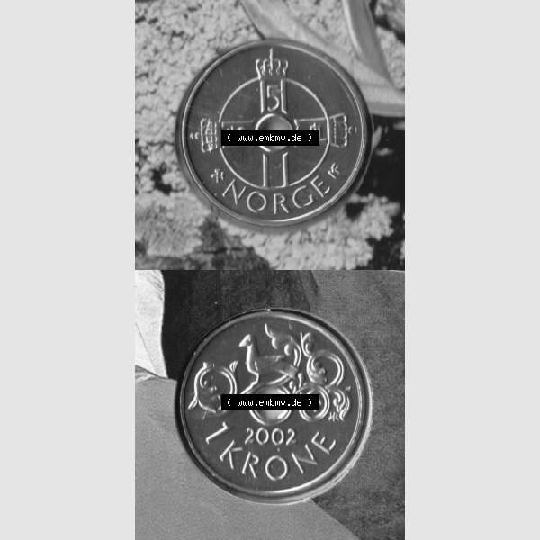 Grau bzw. s/w Münzen Norwegen Umlaufmünze 1997-2016, 1 Krone 2002, Münze aus Norwegen aus Münzensatz mit Münzseiten Vertikal / Untereinander auf einen Bild für Mobile-Geräte... Sammlung Graustufen