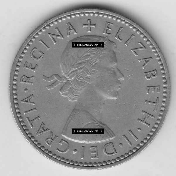 Grau bzw. s/w Münzen Großbritannien Umlaufmünze 1954-1970, 1 Schilling - Shilling, 1957-1 Wappen mit einen Löwen. Vorderseite der alten britischen Münze aus Großbritannien... Sammlung Graustufen
