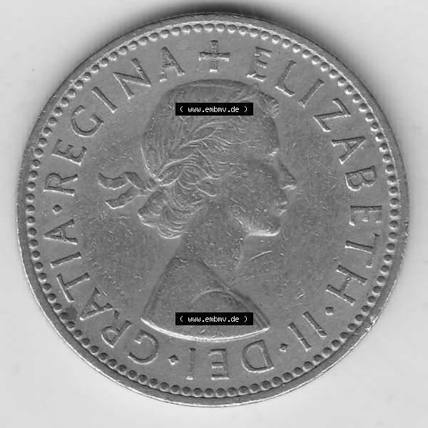 Grau bzw. s/w Münzen Großbritannien Umlaufmünze 1954-1970, 1 Schilling - One Shilling, 1955-1 Wappen mit einen Löwen. Vorderseite der alten britischen Münze aus Großbritannien... Sammlung Graustufen