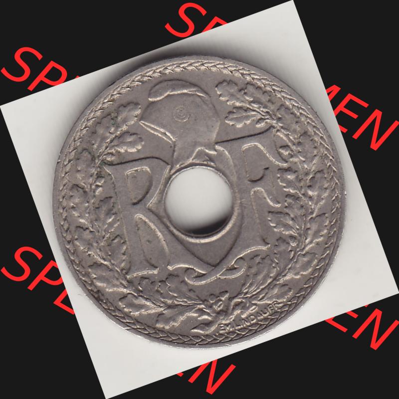 Münzen Frankreich Umlaufmünze 1917-1938, 10 Centimes - Cmes 1938. Vorderseite der alten französischen Umlaufmünze 10 Cmes - Centimes - Cent aus Frankreich in der Francs-Währung... Sammlung