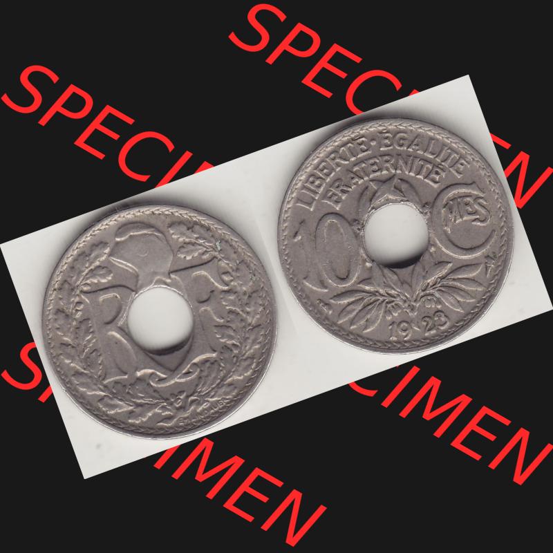 Münzen Frankreich Umlaufmünze Vollansicht 1917-1938, 10 Centimes, 10 CMES EGALITÉ FRATERNITÉ LIBERTÉ 1923-1. Beidseitiges Bildmaterial einer Umlaufmünze... Sammlung
