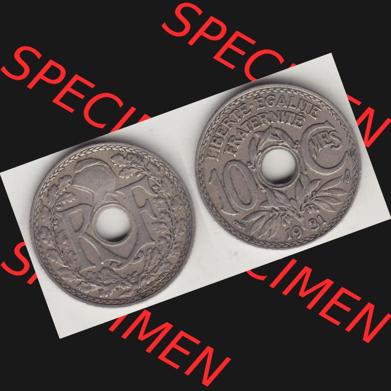 Münzen Frankreich Umlaufmünze Vollansicht 1917-1938, 10 Centimes, 10 CMES EGALITÉ FRATERNITÉ LIBERTÉ 1931-1. Beidseitiges Bildmaterial einer Umlaufmünze... Sammlung