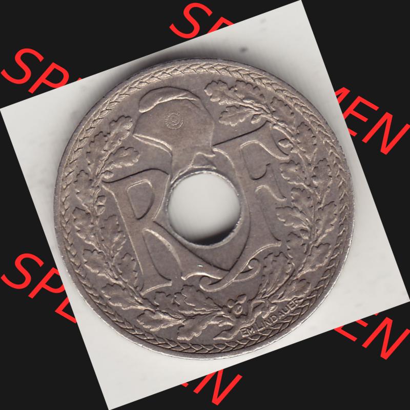 Alte Münzen KMS Frankreich, aus Kursmünzensatz-Zusammenstellung der Jahre 1917-1952, mit der Münze 1917-1938, 10 Cmes, Centimes 1933-1. Vorderseite der alten... Sammlung