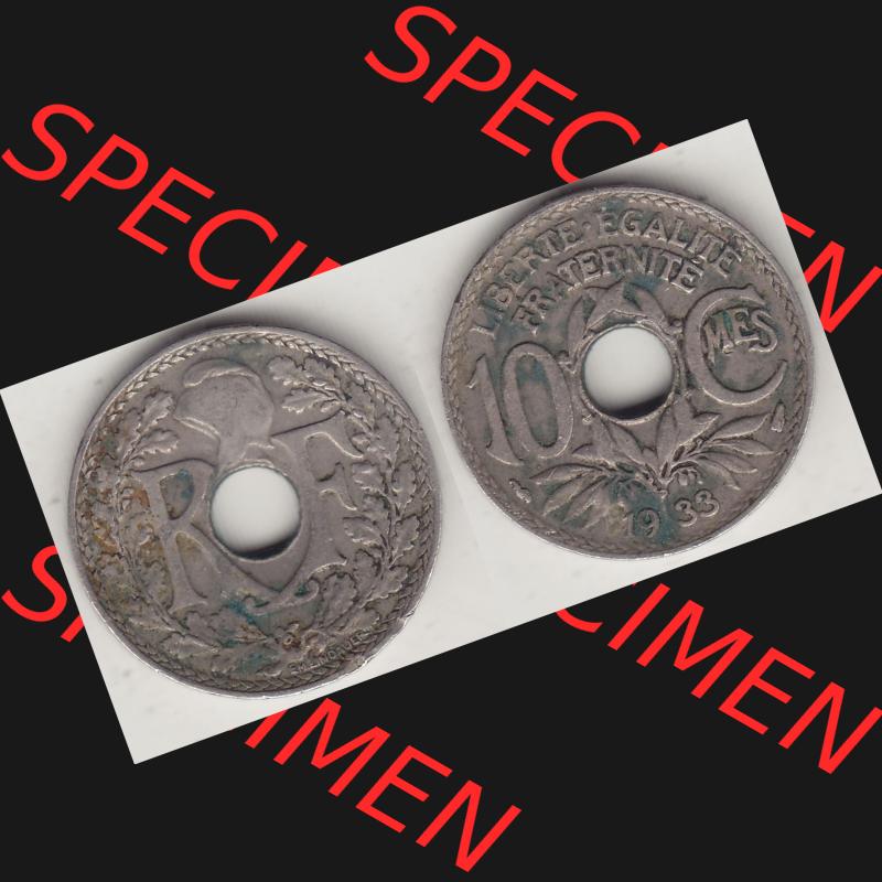 Münzen Frankreich Umlaufmünze Vollansicht 1917-1938, 10 Centimes, 10 CMES EGALITÉ FRATERNITÉ LIBERTÉ 1933-1. Beidseitiges Bildmaterial einer Umlaufmünze... Sammlung