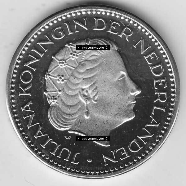 Grau bzw. s/w Alte Münzen KMS Niederlande, Kursmünzensatz 1977, 1967-1980, 1 Gulden, 1977-1 JULIANA KONINGIN DER NEDERLANDEN. Vorderseite einer Münze aus offiziellen KMS... Sammlung Graustufen