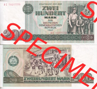 Banknote DDR 1985, 200 Mark. Vorderseite und Rückseite auf einen Digitalen Bild der DDR-Banknoten aus Komplettsatz -.-.- Sammlung