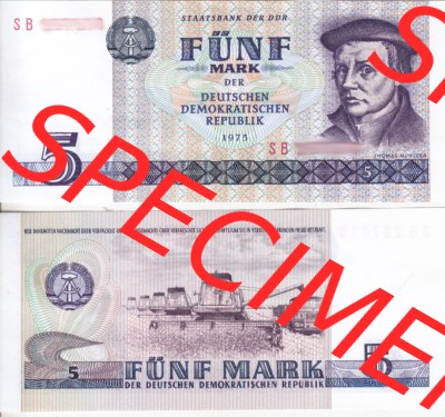 Banknote DDR 1975, 5 Mark. Vorderseite und Rückseite auf einen Digitalen Bild der DDR-Banknoten aus Komplettsatz -.-.- Sammlung