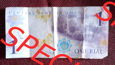 Banknoten Oman (0002) Dies ist die Rückseite des 1 Riyal scheins von Oman. Neben Schmetterlinge ist eine Stadtansicht zu sehen,... Sammlung