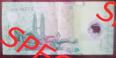 Banknote Malaysia (0008) Auf der Rückseite der 5 Ringgit Banknote Polymer ist ein Gebäude mit 2 Türmen abgebildet incl. verschiedene... Sammlung