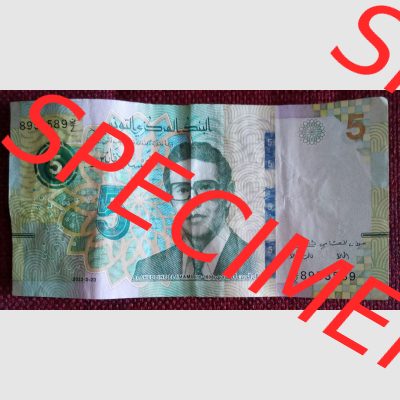 Banknote Tunesien (0001) Dies ist eine neue tunesische Banknote über 5 Dinar und passt sich dem 10er und 20er an, die ich schon gezeigt habe. Hauptfarbe ist grün. Sammlung