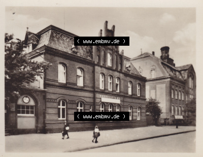 Alte Fotos von Ostseebad Sassnitz in Mecklenburg-Vorpommern 1954, Rathaus und Post. Alter und echter original Foto-Abzug aus einer... Sammlung
