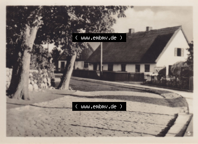 Alte Fotos von Ostseebad Koserow in Mecklenburg-Vorpommern 1956, 5. Dorfstraße. Alter und echter original Foto-Abzug aus einer... Sammlung