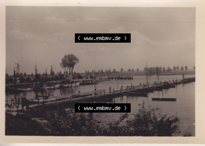 Alte Fotos von der Insel Poel in Mecklenburg-Vorpommern, 1955 Kirchdorf, Hafen. Alter und echter original Foto-Abzug aus einer... Sammlung