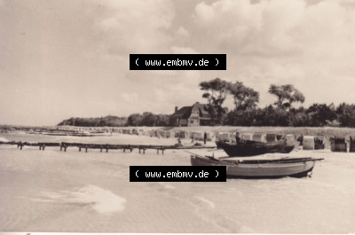 Alte Fotos von Ostseebad Zingst in Mecklenburg-Vorpommern B 8-63, Strand mit Boot, Ruderboot. Alter und echter original Foto-Abzug... Sammlung