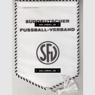 BRD Sportclub Wimpel Süddeutsche Fußball-Verband (SFV) ist der älteste von fünf Regionalverbänden des Deutschen Fußball-Bundes. Vorderseite vom Fußball-Wimpel... Sammlung